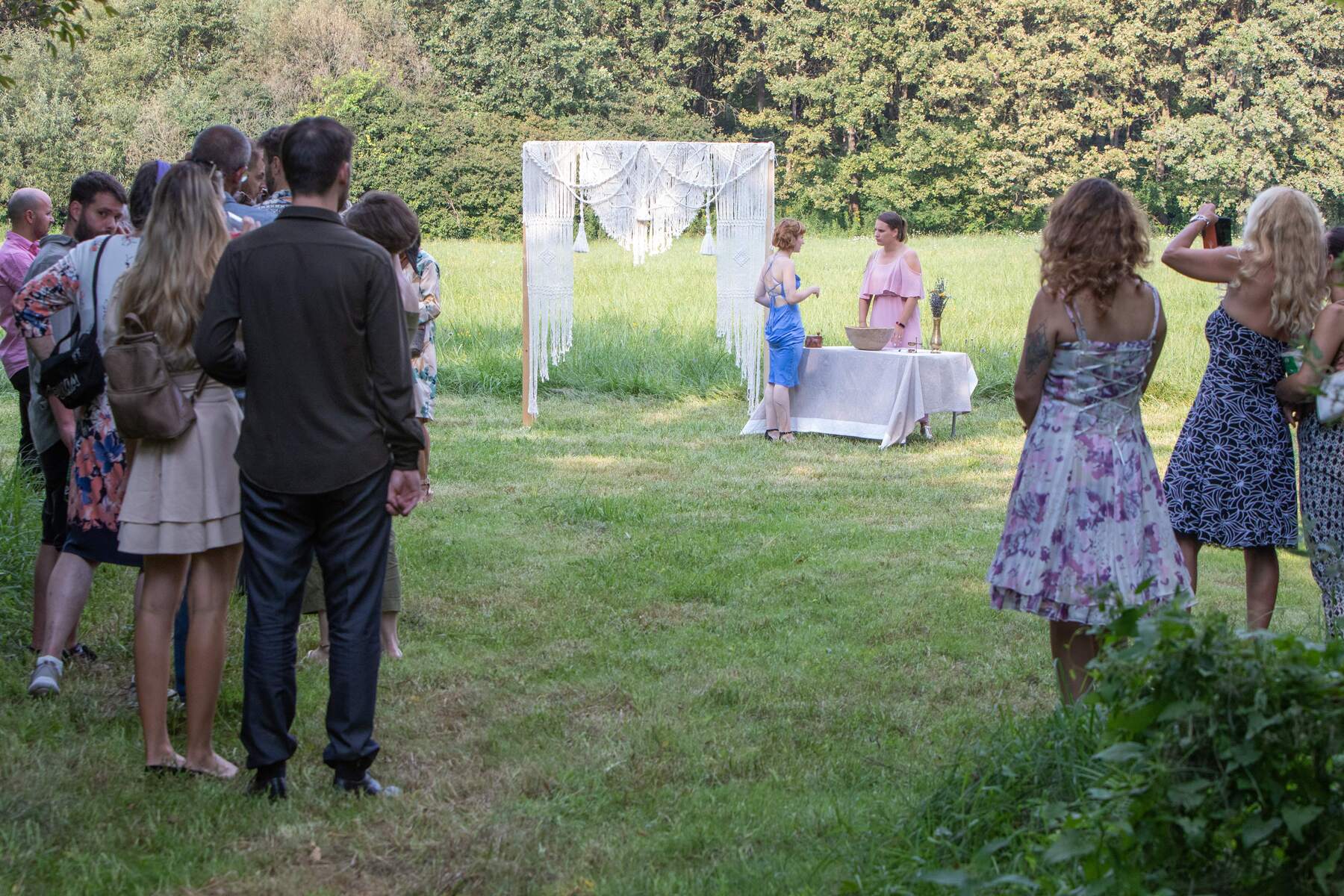 Násznép az asztal körül